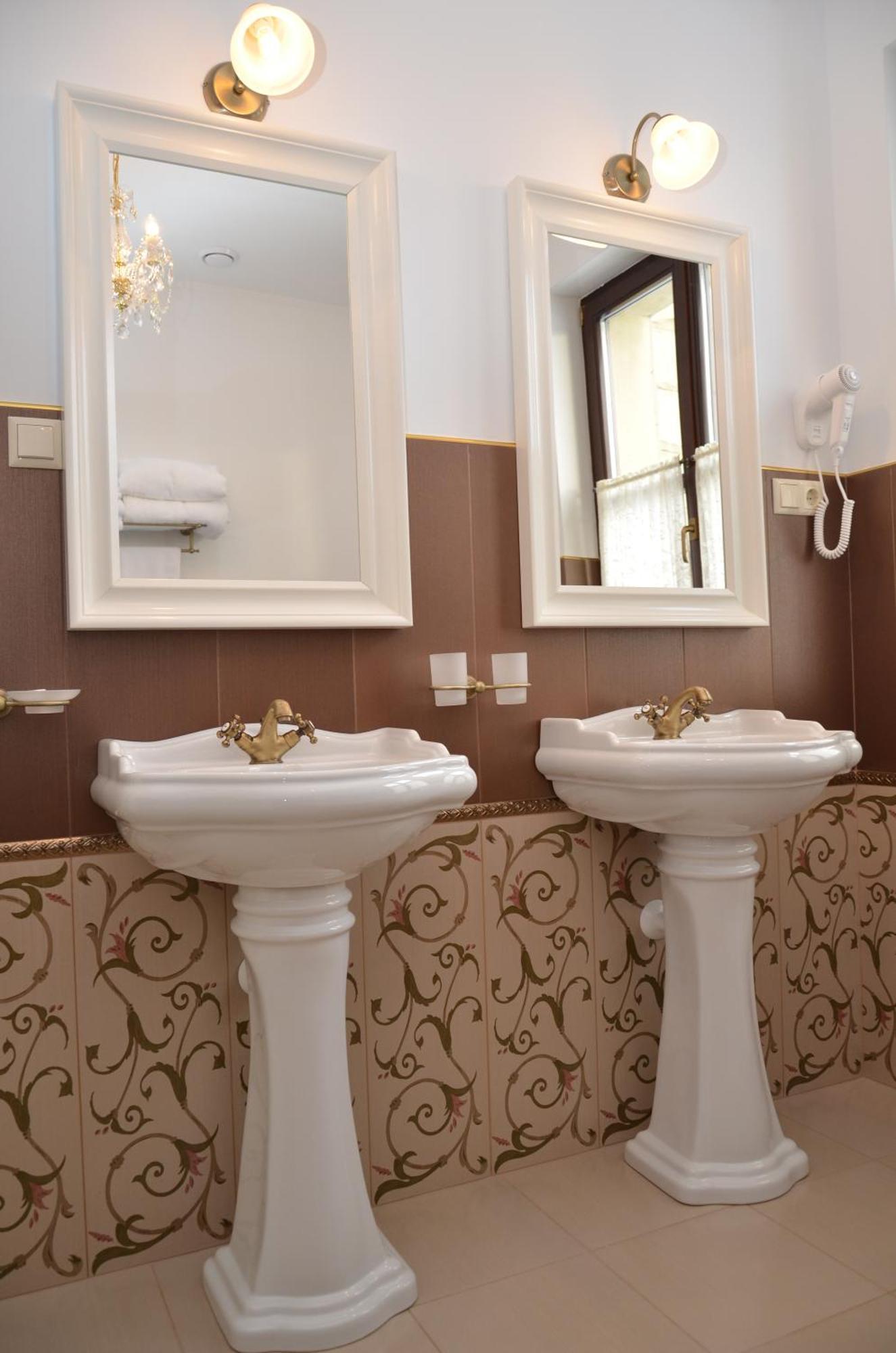 Chateau Royal Hotel Berezovka  Екстериор снимка